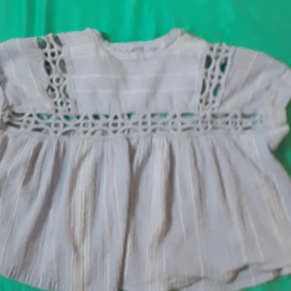 FREE PEOPLE BLUE AND WHITE CROPPED TOP, SIZE XS